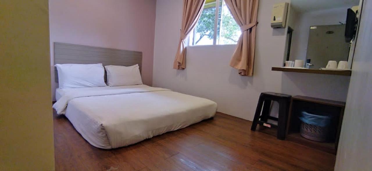 Dream House Hotel Skudai Esterno foto
