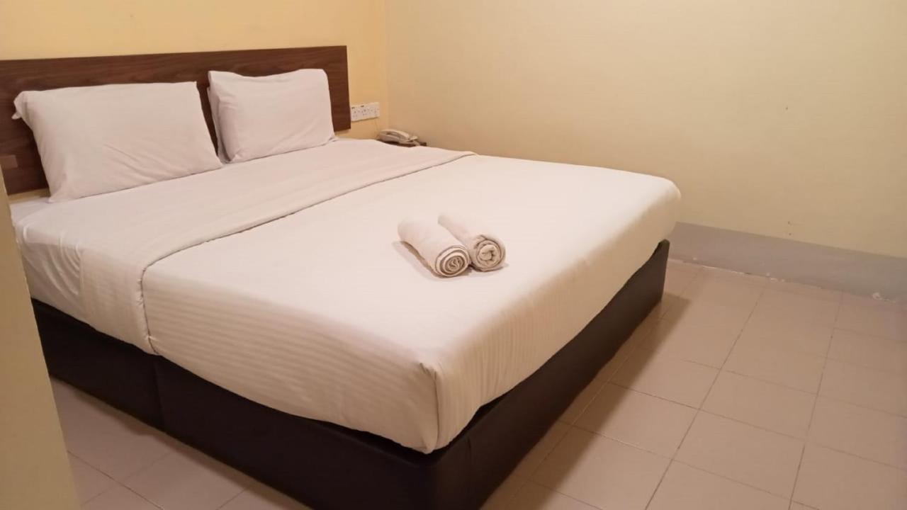 Dream House Hotel Skudai Esterno foto
