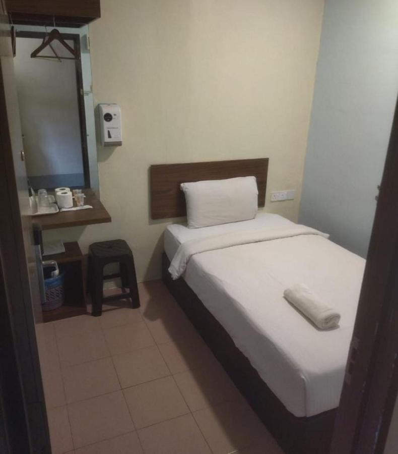 Dream House Hotel Skudai Esterno foto